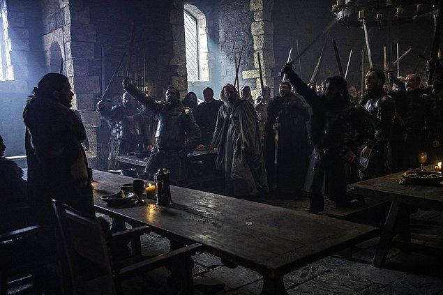 18. Jon Snow'un "king in the north" ilan edildiği sahne