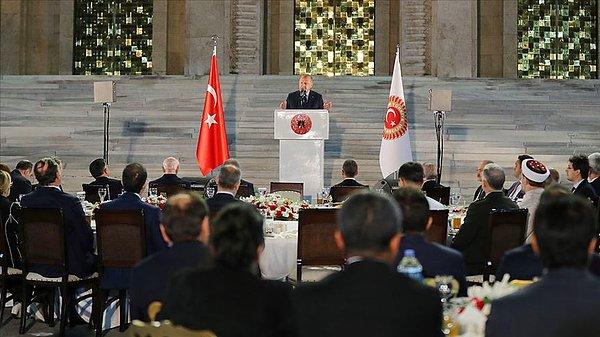 Yemeğe Cumhurbaşkanı Erdoğan dahil çok sayıda eski ve yeni siyasetçi katılım gösterdi.
