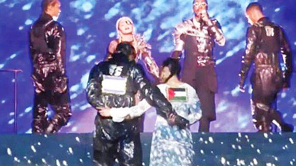 İsrail'de düzenlenen yarışmaya Filistin bayrağı damga vurmuştu.