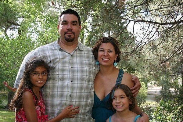 2. Какая у него крошечная рука