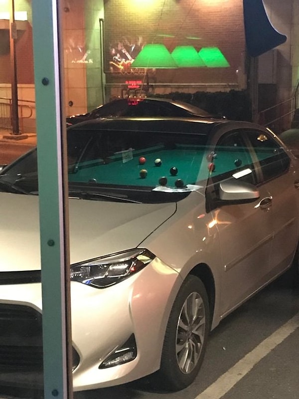 11. А ваша машина может в любой момент телепортироваться в ... бильярдный стол?