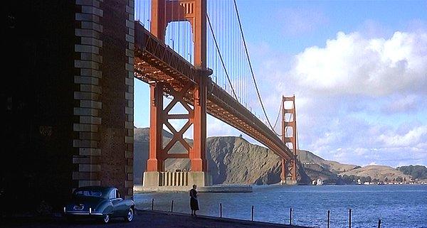 5. San Francisco'da bulunan Golden Gate köprüsü aslında turuncuya boyanmayacaktı.