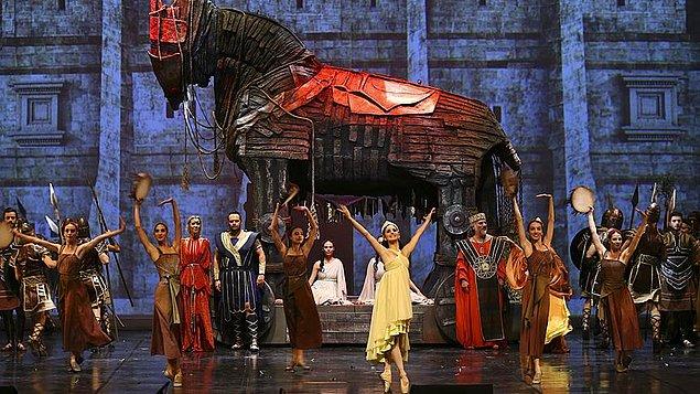 8. Efsanevi dans topluluğu Anadolu Ateşi, Troya efsanesine hayat veriyor. 4 Haziran Aspendos Arena'da sizlerle. (Antalya)