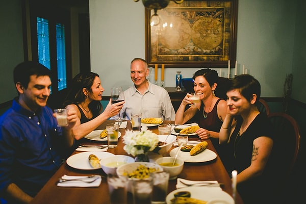 8. Как часто вы бы хотели принимать гостей у себя дома?