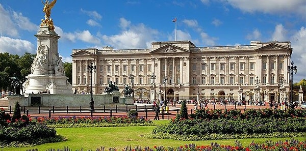 7. В каком городе вы найдете Букингемский дворец?
