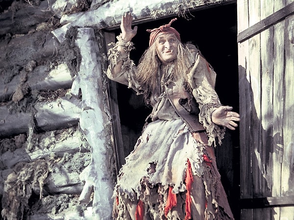 12. На чем стоит изба Бабы-Яги?