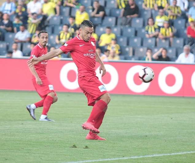 Antalyaspor bu gole 33. dakikada Mevlüt Erdinç'le cevap verdi. Bu golle birlikte Mevlüt sezonu 12 golle tamamladı.