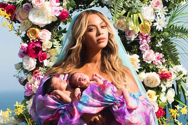 1. R&B müziğinin divası Beyonce, kızı Blu Ivy'den sonra Sir Carter ve Rumi isimli çocuklarını 2017 yılında dünyaya getirdi. Kraliçe B, Rumi ismini Mevlana'dan etkilenerek koymuş.