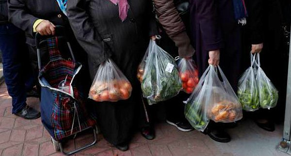 📌 Dört kişilik bir ailenin sadece gıda için yapması gereken zorunlu harcama tutarı, yılın ilk beş ayı sonunda 183 TL arttı ve yürürlükteki asgari ücretin gerisinde kaldı.