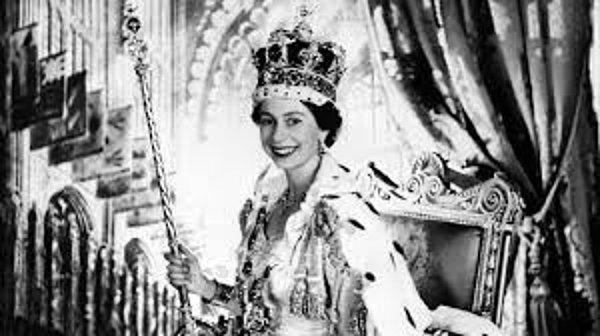 1953 - Birleşik Krallık Kraliçesi II. Elizabeth taç giydi.