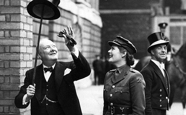 9. Уинстон Черчилль: "Успех – это возможность идти от неудачи к..."