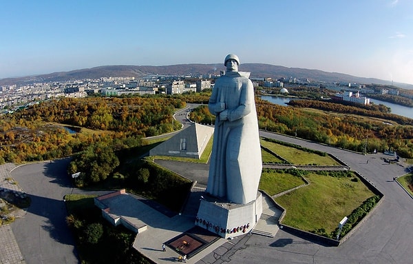 4. Выберите вариант, в котором указан город-герой.