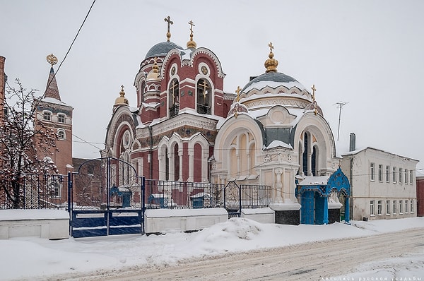 7. В этом городе, расположенном на берегу реки Быстрая Сосна, когда-то жили писатели Пришвин и Бунин, композитор Тихон Хренников. Его известными достопримечательностями являются Великокняжеская церковь и Вознесенский собор.