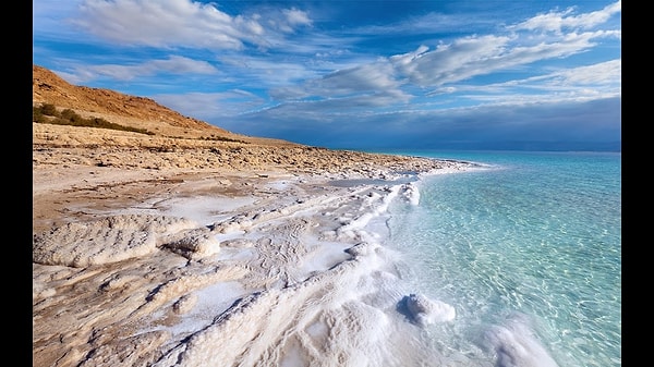 5. Какое море на самом деле является самым соленым озером в мире?