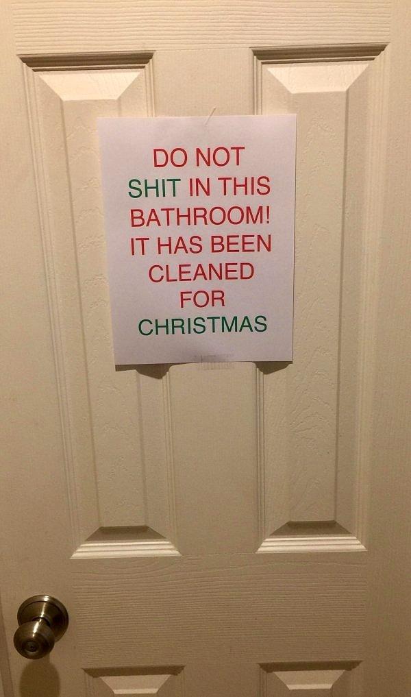8. "Bu tuvalette s*çma! Christmas için temizlendi."