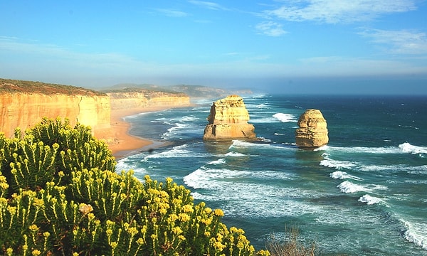 1. Правда ли то, что Австралия — самый маленький по площади материк?