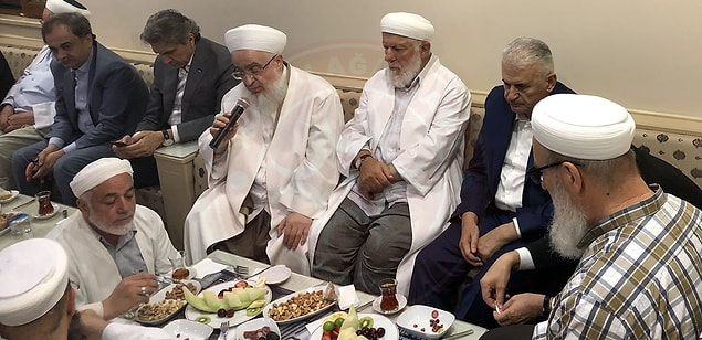 "Cemaatimizin ileri gelen hoca efendileri ve vakıf heyeti ile hasbihâl ettiler"