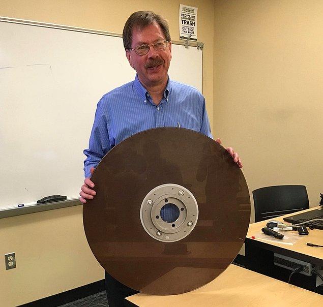 10. 1960’lardan kalma 10 MB’lık bir sabit disk.