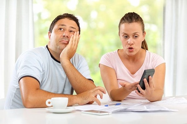 8. Какой писатель был уверен, что: "Раздельный кошелек у супругов - вещь столь же неестественная, как и раздельное ложе"?