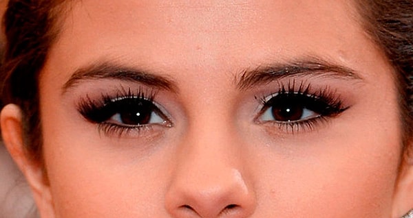 8. Люди с черными глазами лучше видят в темноте.