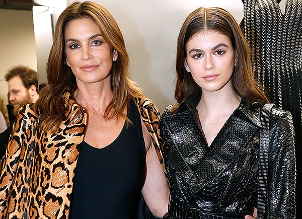 10. Думаем, что Синди Кроуфорд можно принять за сестру Кайи Гербер. Вы как считаете?