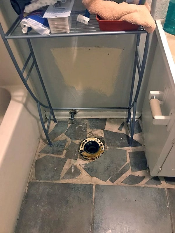 23. Никогда не засыпайте, пока ваш бывший парень собирает вещи, чтобы съехать после разрыва. Как знать, вдруг он украдет ваш унитаз