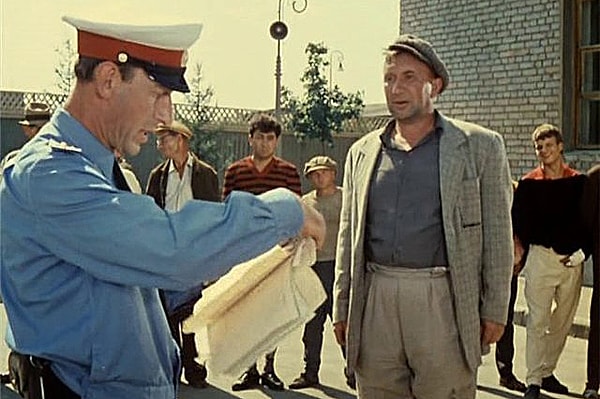 2. В СССР запрещено было вести праздный образ жизни. Как называли людей, нигде не работающих и ведущих асоциальный образ жизни?