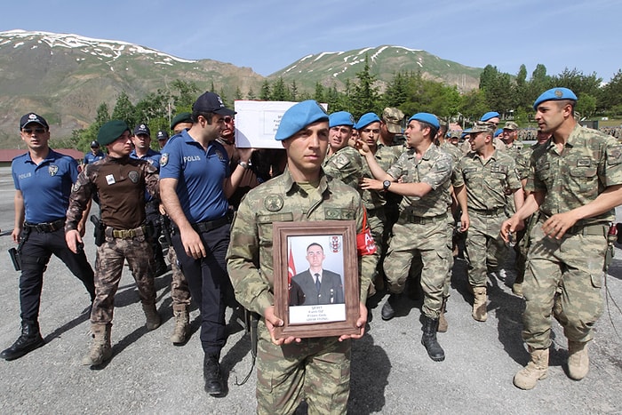 Hakkari'de Askeri Araç Kaza yaptı: 1 Şehit, 1 Yaralı