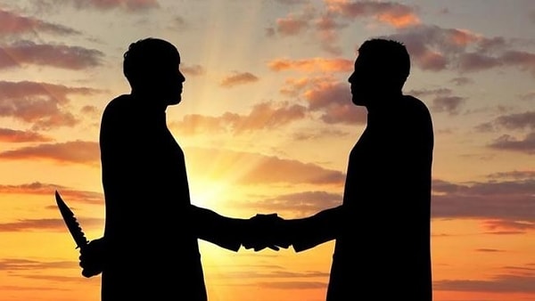 1. Как бы вы отреагировали на предательство со стороны близкого человека?