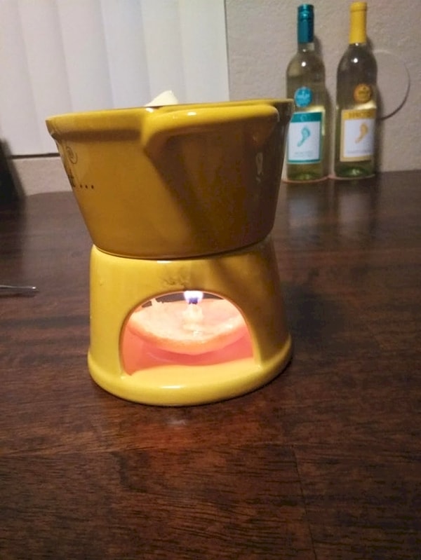 6. Если внезапно отключили свет, а свечей в доме нет, используйте апельсиновую корку и масло.