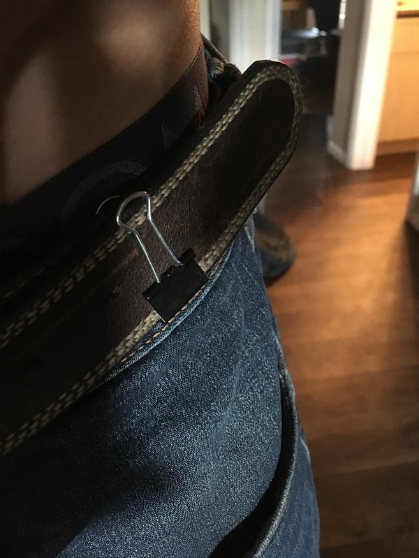 16. Используйте клипсы для бумаги, чтобы ремень не болтался без толку.