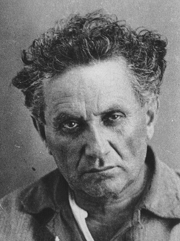 5. Какой поступок в 1917 году сделал маловероятным для Зиновьева стать лидером партии?