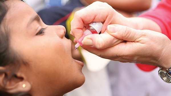 1. В каком десятилетии изобрели оральную вакцину от полиомиелита?