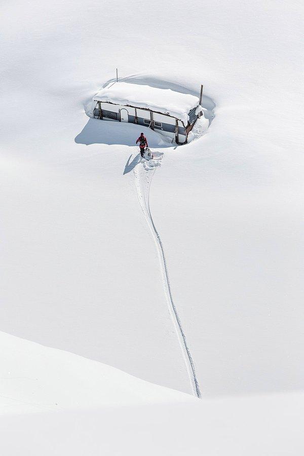 Claudio Casanova bu fotoğrafı çekebilmek için karla kaplı bölgelere seyahat etmiş.