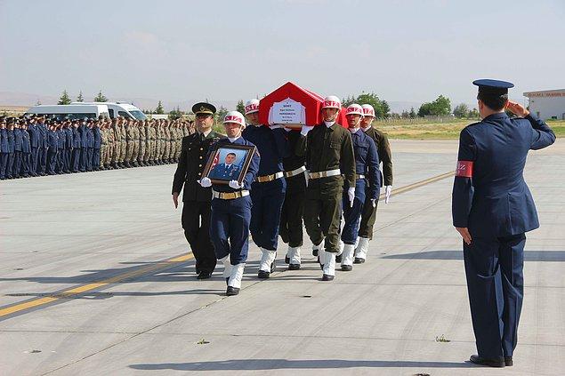 Şehit Harmankaya için bugün de 3'üncü Ana Jet Üs Komutanlığı'nda tören düzenlendi.