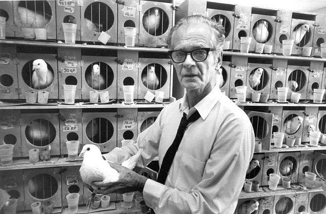 2. Amerikalı psikolog B. F. Skinner, ısısı kontrol edilebilen bir bebek beşiği icat etmiş, adına da "varis düzeltici" demiştir.