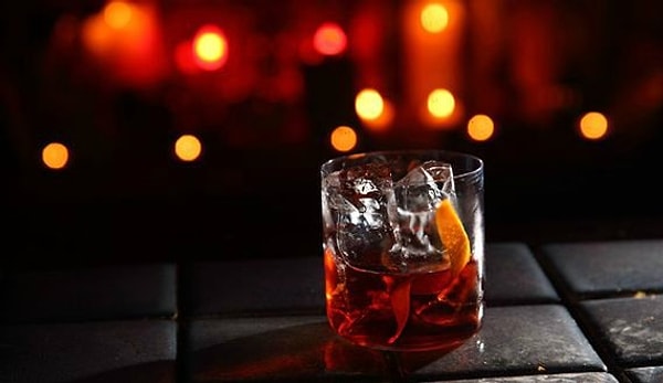 2. На логотипе Бакарди изображена летучая мышь.