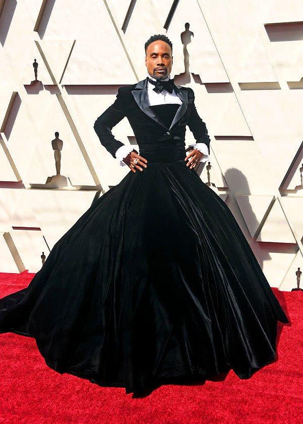 2019 Oscar töreninde giydiği bu kıyafetle epey konuşulmuştu.