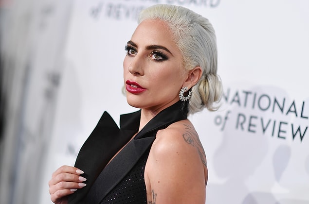 Gerçeklerle yüzleşmekten başka çaresi olmayan Lady Gaga.