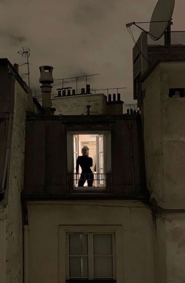 9. А из нашего окна баба голая видна!