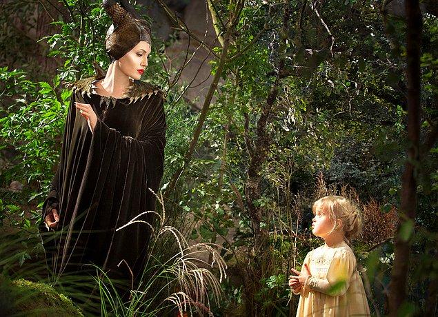 15. Angelina Jolie’nin kızı Vivienne Jolie-Pitt, annesinin kostümünden korkmayan tek çocuk oyuncu olduğu için, Maleficent’te genç Aurora’yı canlandırmış.