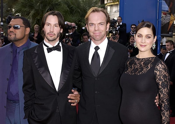 11. Здесь он с актерами, также снявшимися в "Матрице", 2003 год