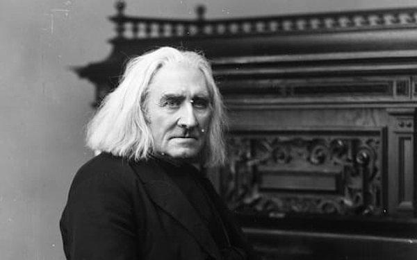 1847 - Macar besteci ve piyanist Franz Liszt, Padişah Abdülmecit'e sarayda konser verdi.