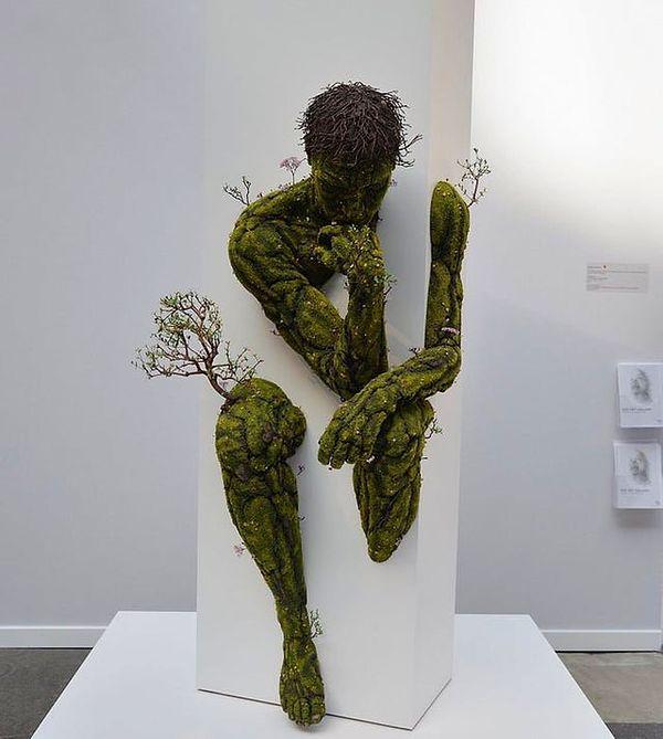 15. Fransız sanatçı Émeric Chantier'in bitkilerden heykeli...