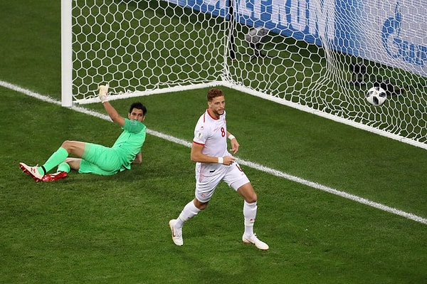 4. Как в газетах или репортажах называют четыре гола, забитые футболистом в одном матче?