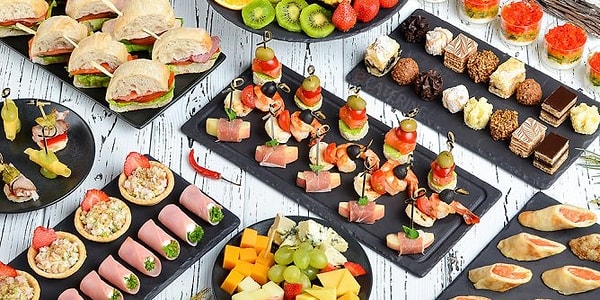 2. С французского языка слово «фуршет» переводится как...