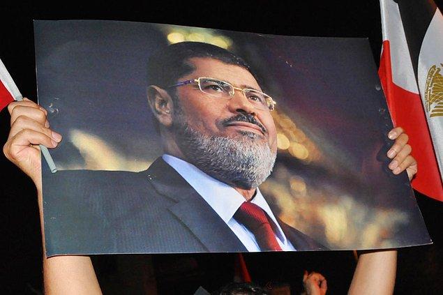 Mısır'ın darbeyle görevinden uzaklaştırılmış eski Cumhurbaşkanı Muhammed Mursi'nin ölüm haberinin ardından ilk açıklama oğlundan geldi.