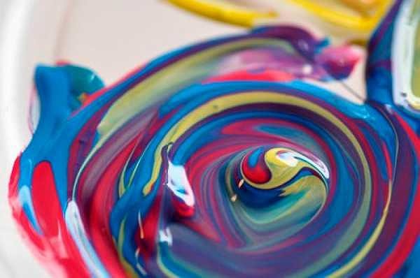 1. Какой цвет получится при смешивании синего и желтого?