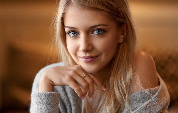 Девушка по соседству!