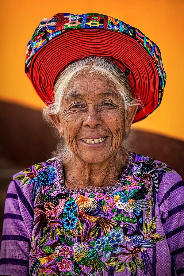 22. Представительница индейского народа цутухили, который проживает в Гватемале